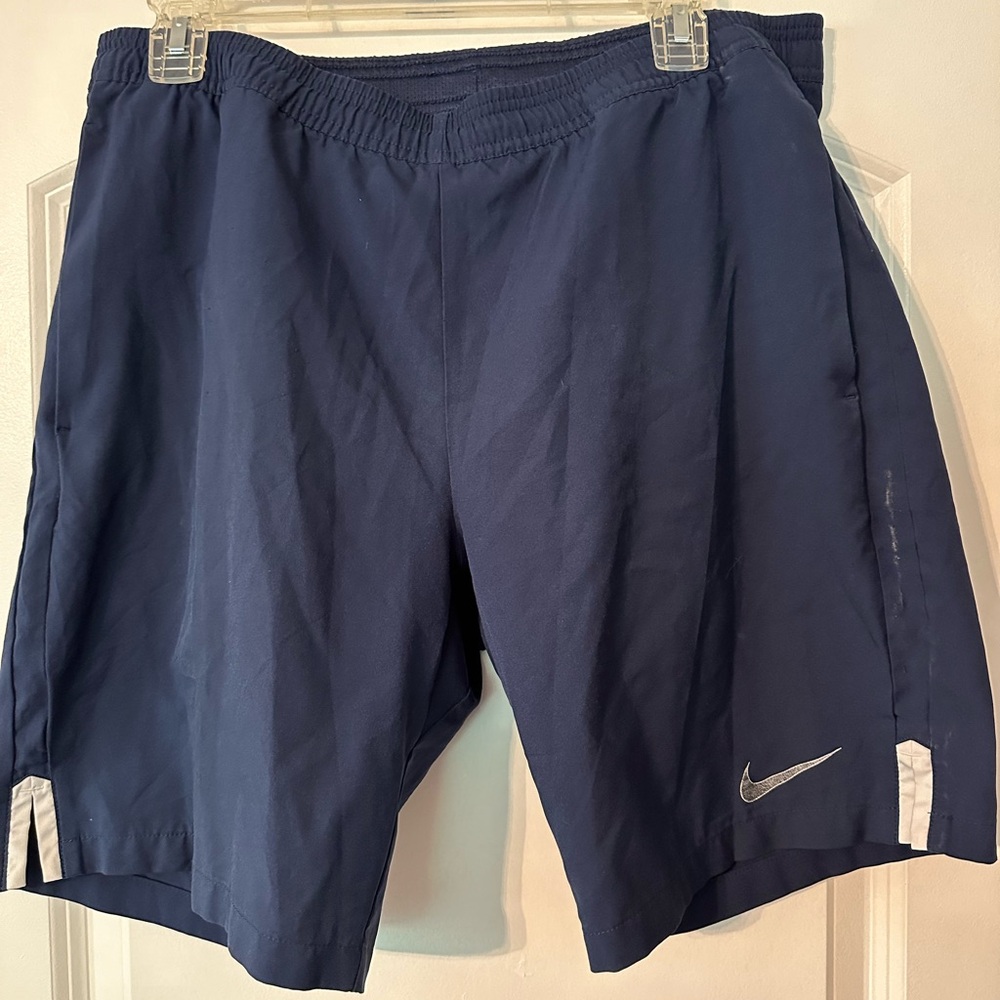 Men’s Nike Dri Fit Athletic Shorts Navy size medium